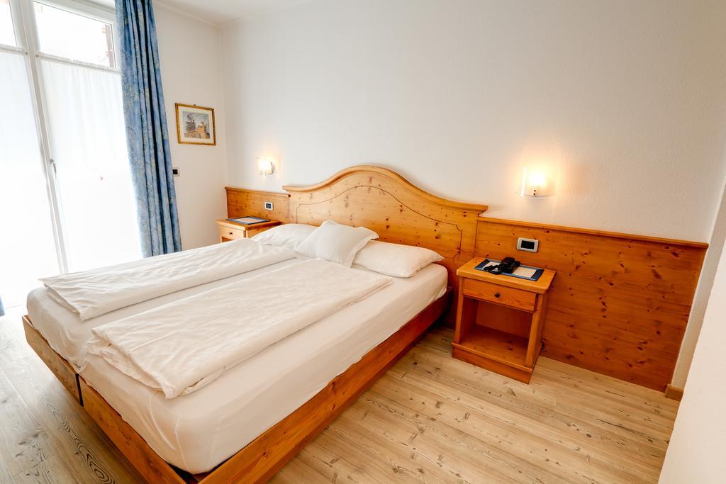 Hotel Garni Sottobosco Dimaro Eksteriør bilde